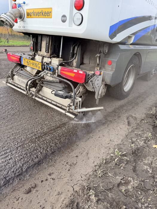 Vegen met waternevel met de Ravo